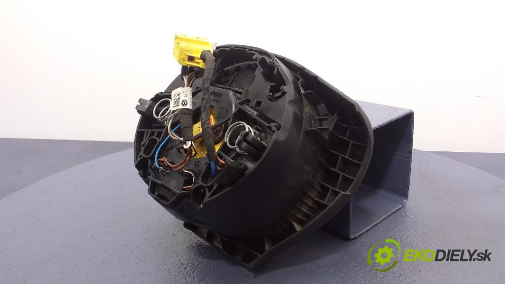 Volkswagen Golf 2009 Airbag: Řidiči: x 01