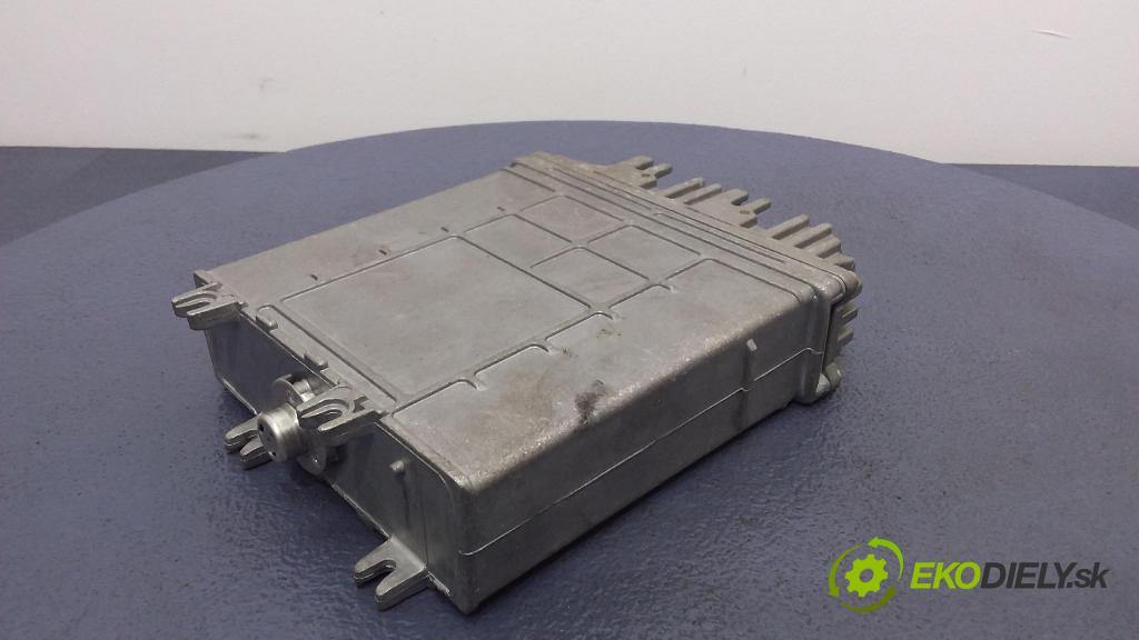 Volkswagen Passat 1997 řídící jednotka Motor: 028906021EG