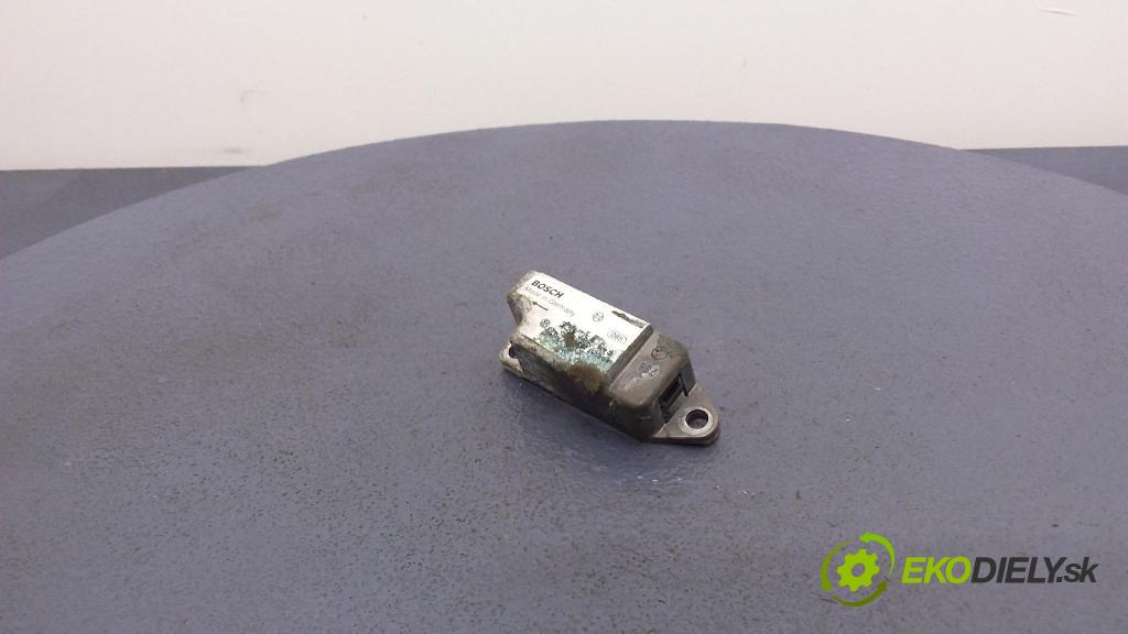 Volkswagen Passat 1997 snímač Vplyv: / Ochrana: Chodci.: 3B0959643