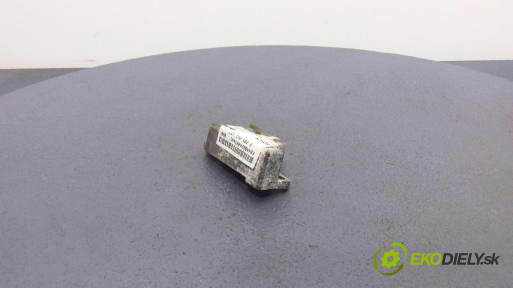 Volkswagen Passat 1997 snímač Vplyv: / Ochrana: Chodci.: 3B0959643