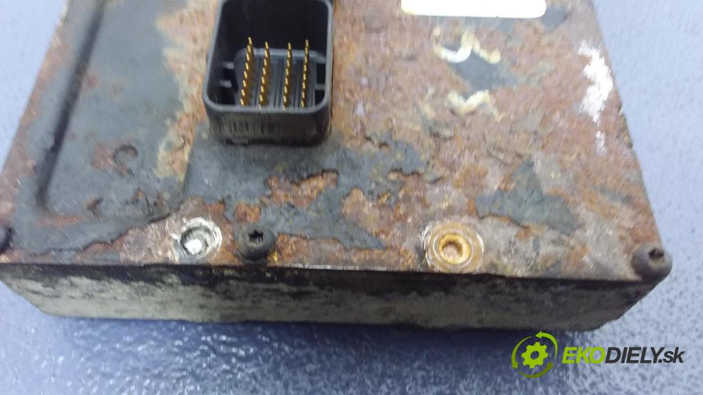 Chrysler Pacifica 2004 řídící jednotka Motor: P04748351AC