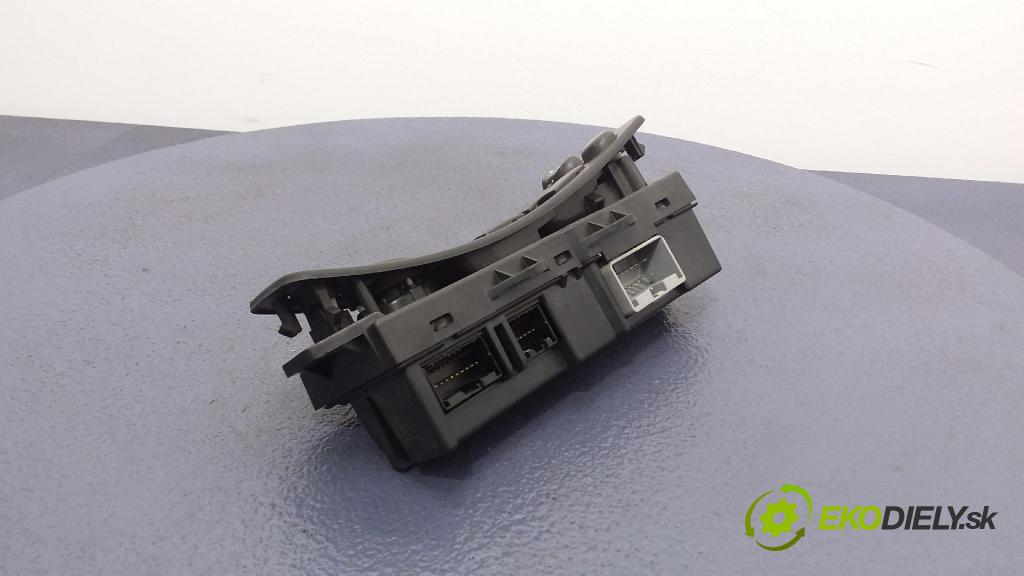 Chrysler Pacifica 2004 prepínač Okná: 04685980AG