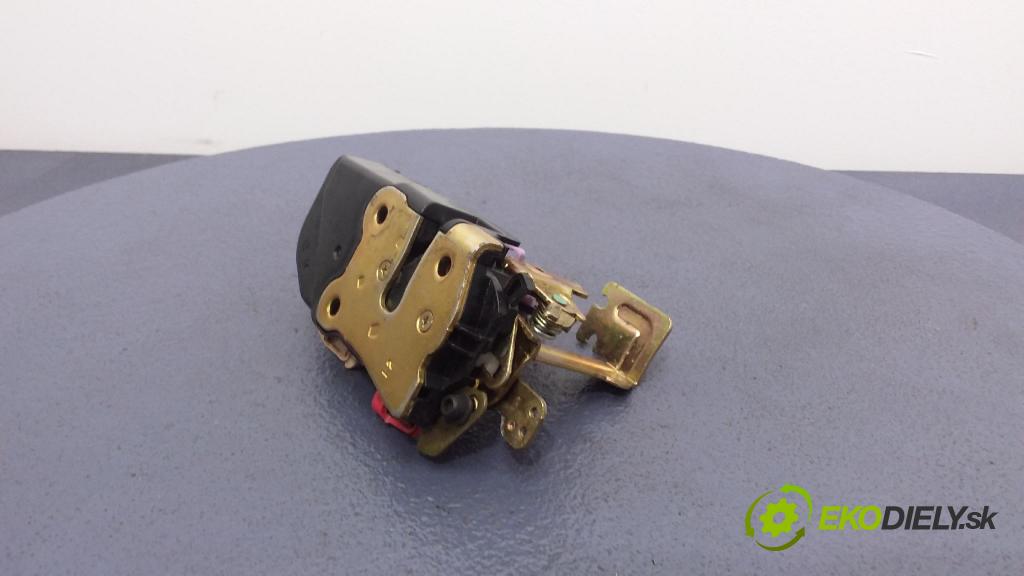 Chrysler Pacifica 2004 zámok dvere Predné Vľavo: 01