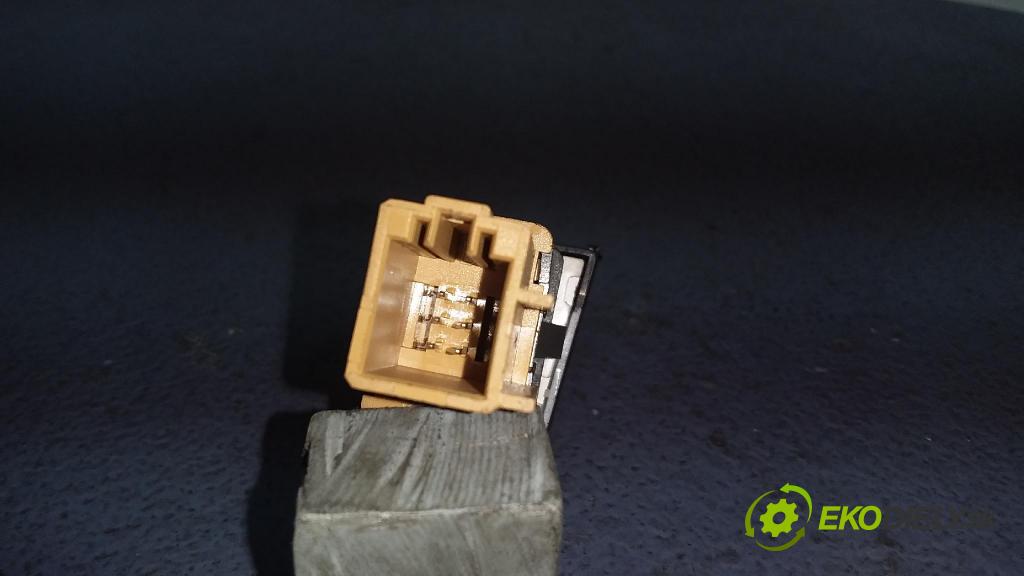 Volkswagen Passat 2005 prepínač Brzda: Ručná: 3C0927227A