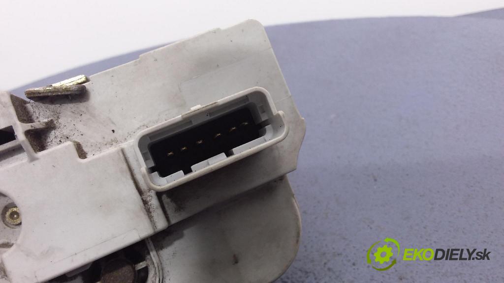 Citroen C5 2005 zámek dveře před Levý: 01