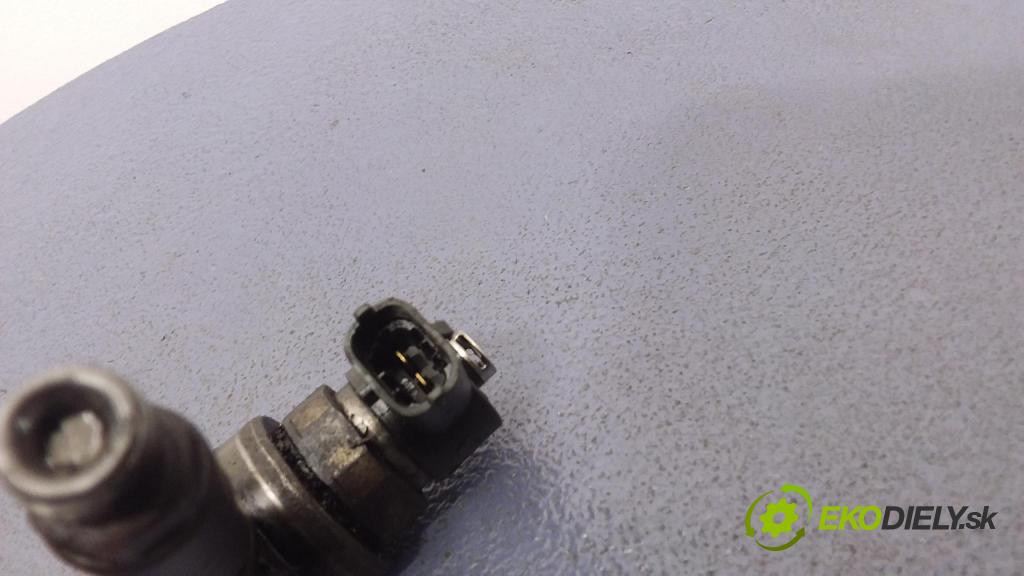 Opel Astra 2005 vstřikovač 0445116175