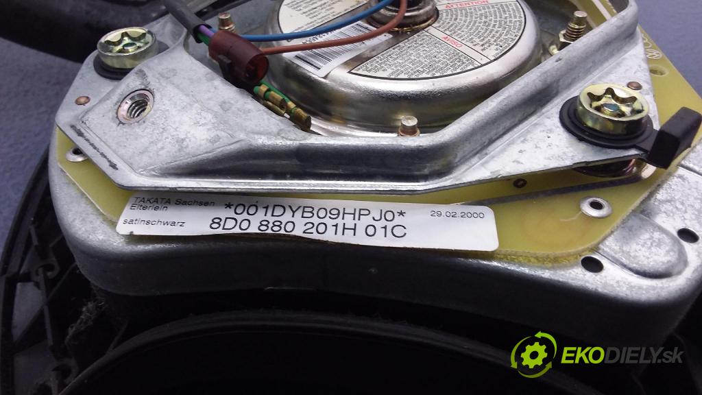 Audi A4 2000 volant 0L022813