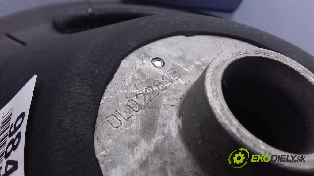 Audi A4 2000 volant 0L022813