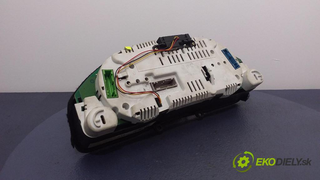 Audi A4 2000 prístrojovka/ budíky 8D0920930A