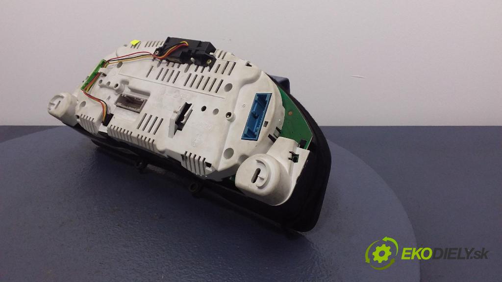 Audi A4 2000 prístrojovka/ budíky 8D0920930A