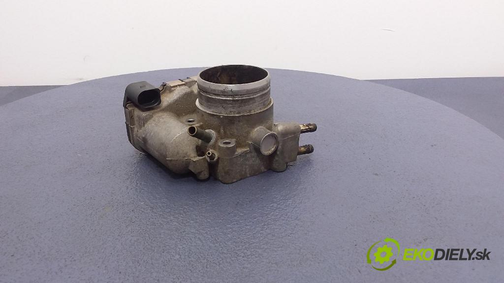 Audi A4 2000 klapka 06B133062E