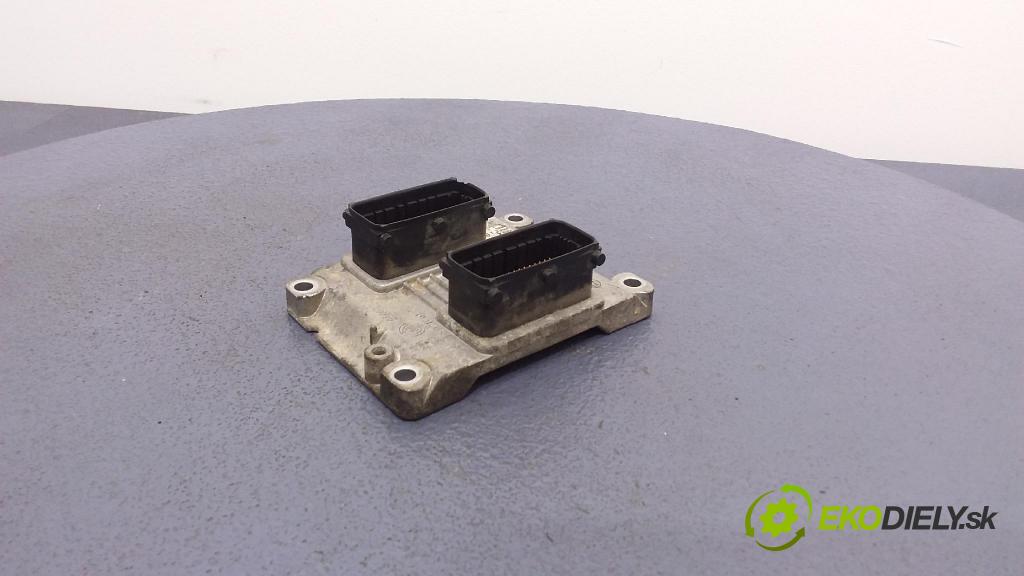 Opel Tigra 2005 riadiaca jednotka Motor: 55354328