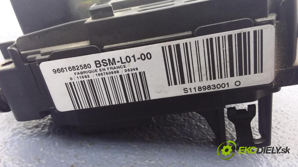 Peugeot 407 2006 skříňka Pojistky 9661682580