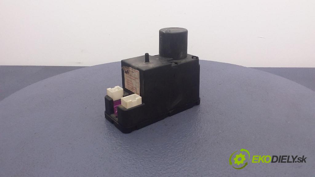 Audi A4 1996 pompa Centrálny: Zámok: 4A0862257J