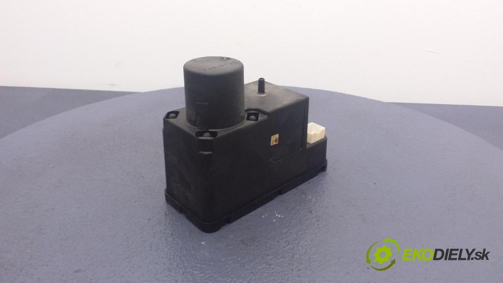 Audi A4 1996 pompa Centrálny: Zámok: 4A0862257J