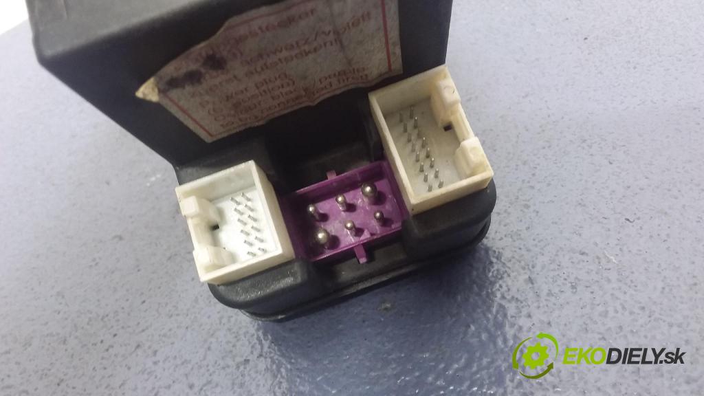 Audi A4 1996 pompa Centrálny: Zámok: 4A0862257J