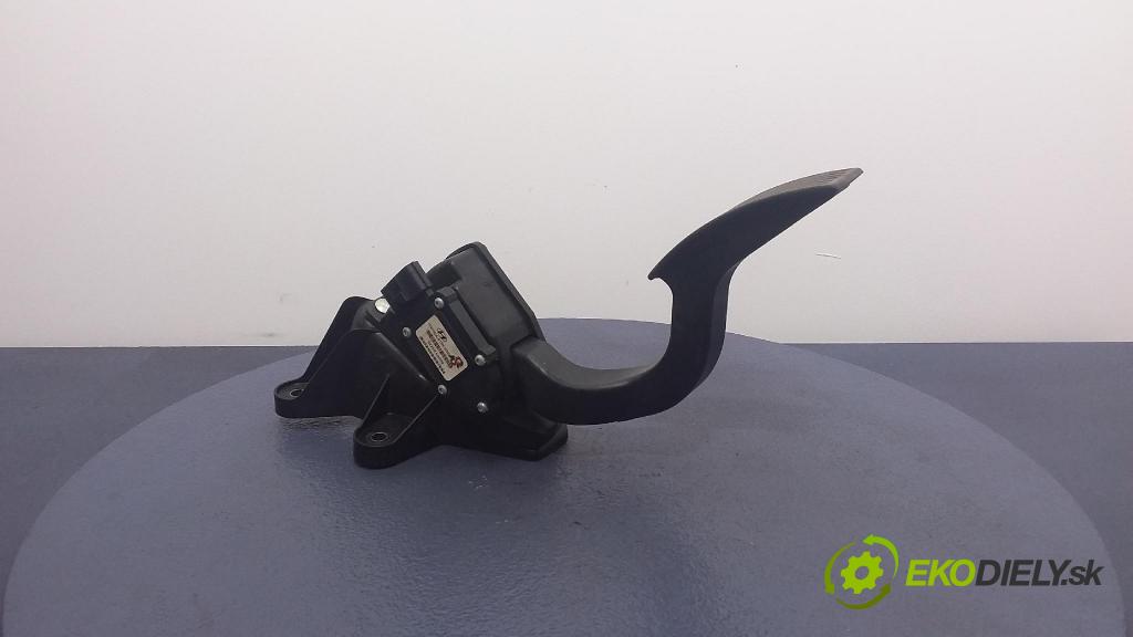 Hyundai Sonata 2006 pedal Plyn: 32700-0A300