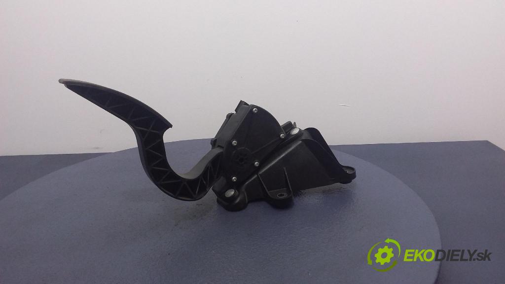 Hyundai Sonata 2006 pedal Plyn: 32700-0A300