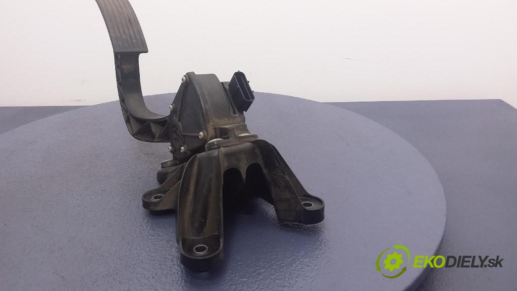 Hyundai Sonata 2006 pedal Plyn: 32700-0A300