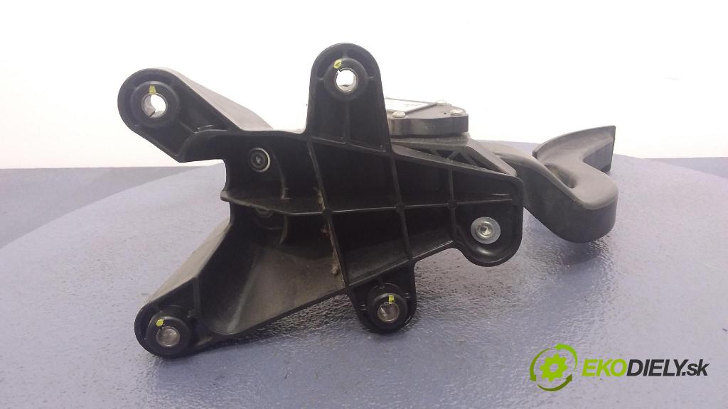 Hyundai Sonata 2006 pedal Plyn: 32700-0A300