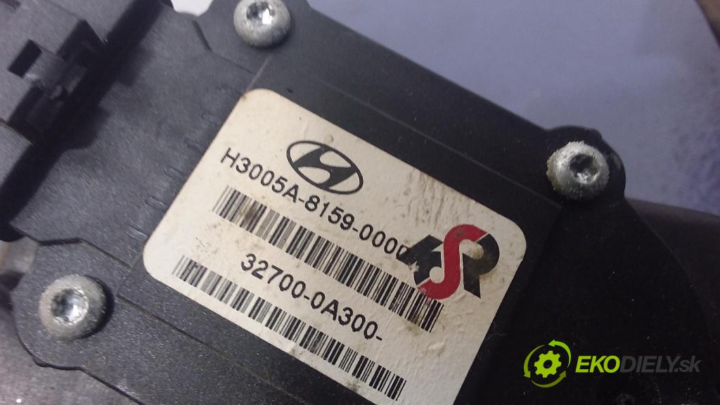 Hyundai Sonata 2006 pedal Plyn: 32700-0A300