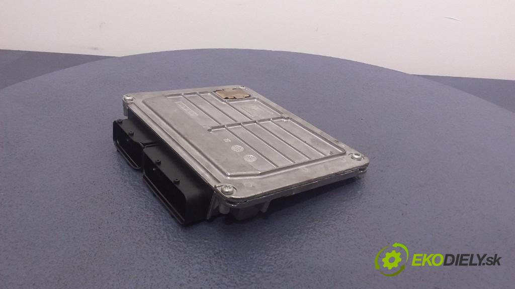 Audi A4 2001 riadiaca jednotka Motor: 8E0906018AF