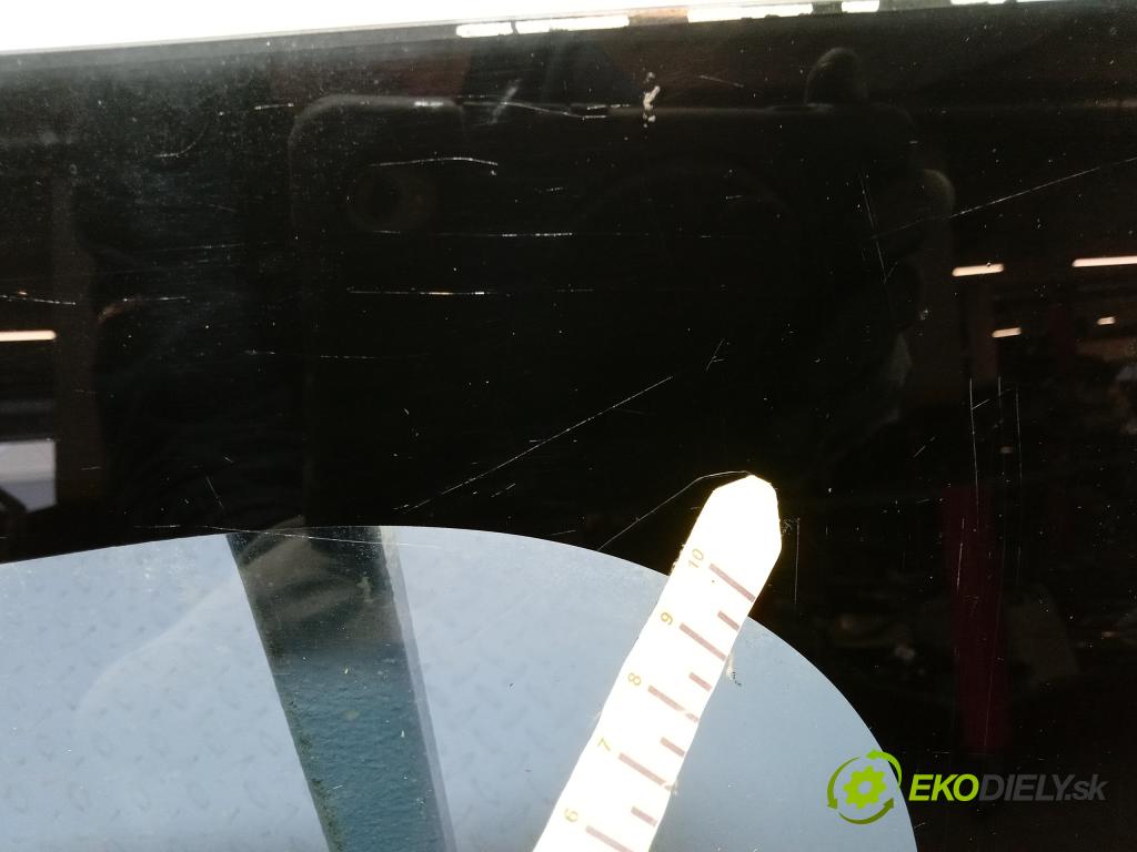 Opel Vivaro 2001 sklo Karoséria: zad 01