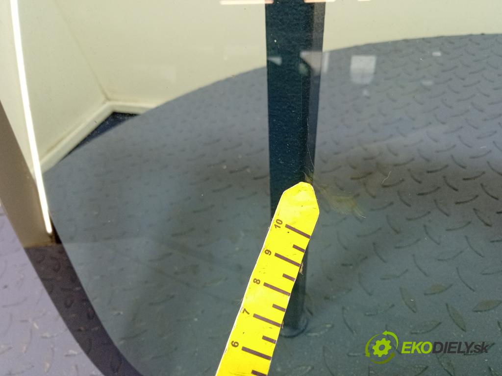 Opel Vivaro 2001 sklo Karoséria: zad 01