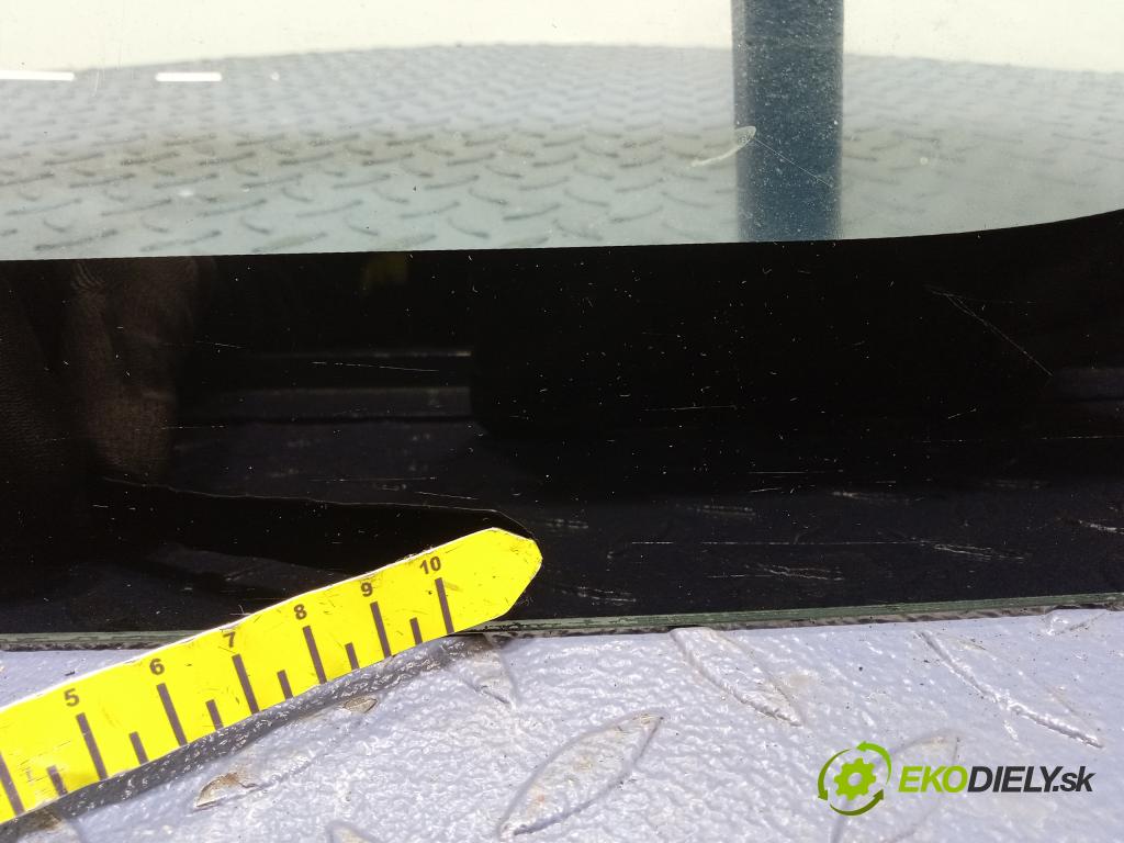 Opel Vivaro 2001 sklo Karoséria: zad 01