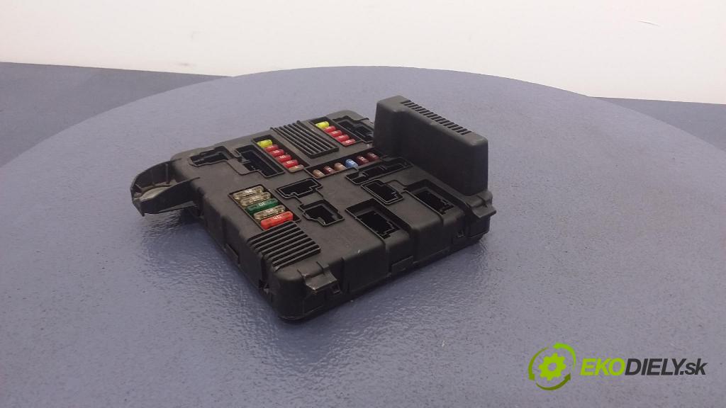 Renault Megane scenic 2004 skrinka Poistky: 8200306032A