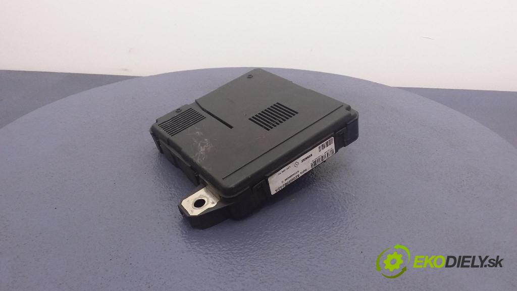 Renault Megane scenic 2004 skrinka Poistky: 8200306032A