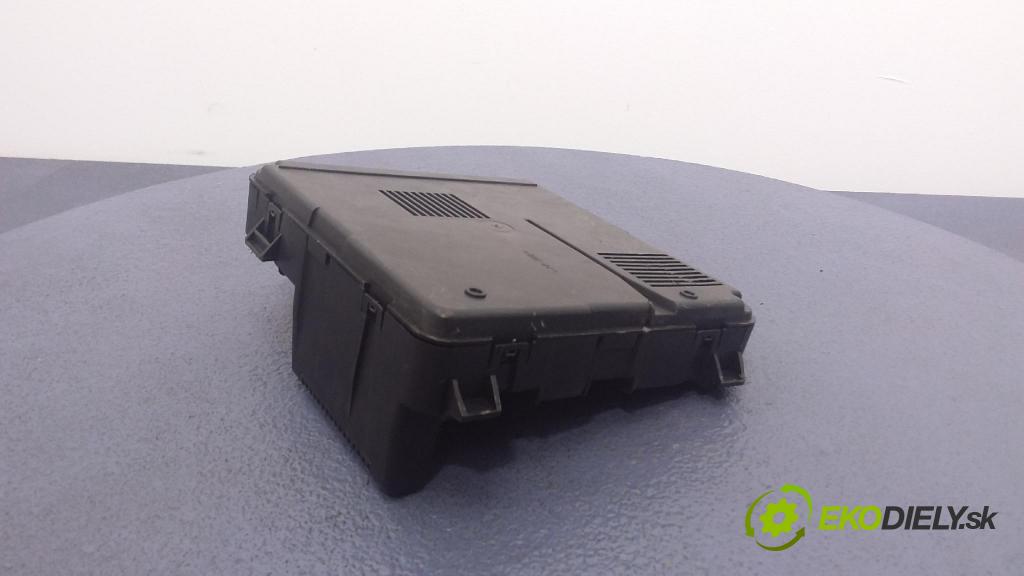 Renault Megane scenic 2004 skrinka Poistky: 8200306032A