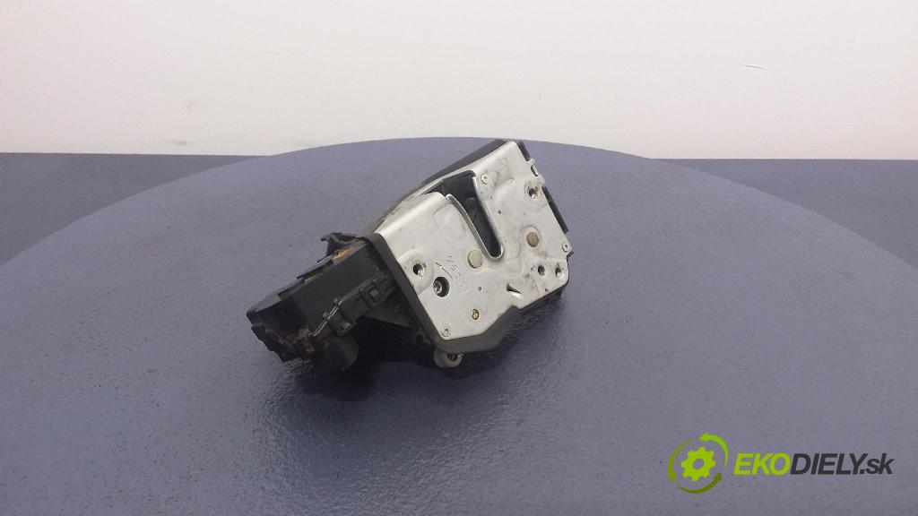 Bmw 318 i 2004 zámok dvere Predné Vľavo: 01