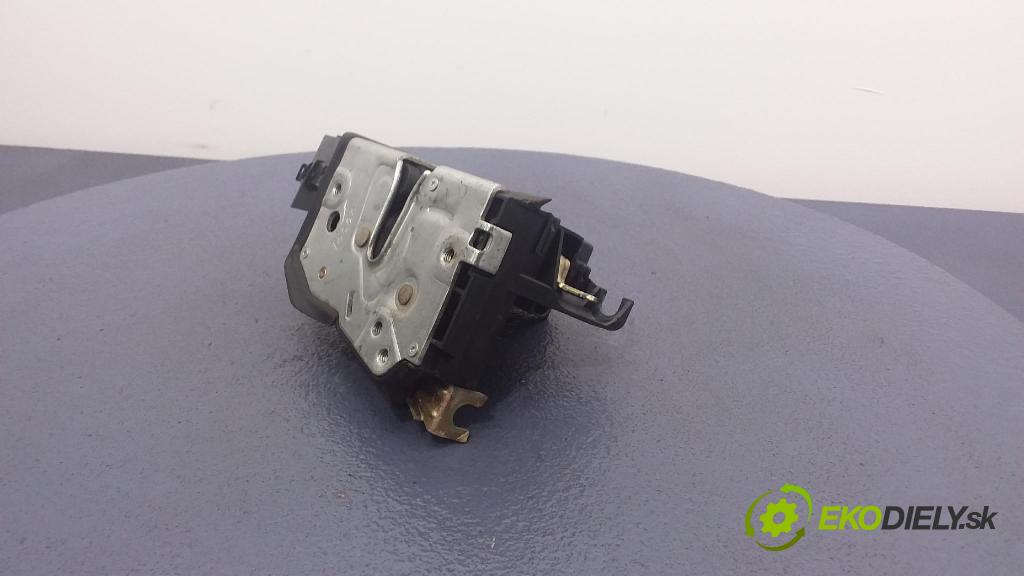 Bmw 318 i 2004 zámok dvere Predné Vľavo: 01