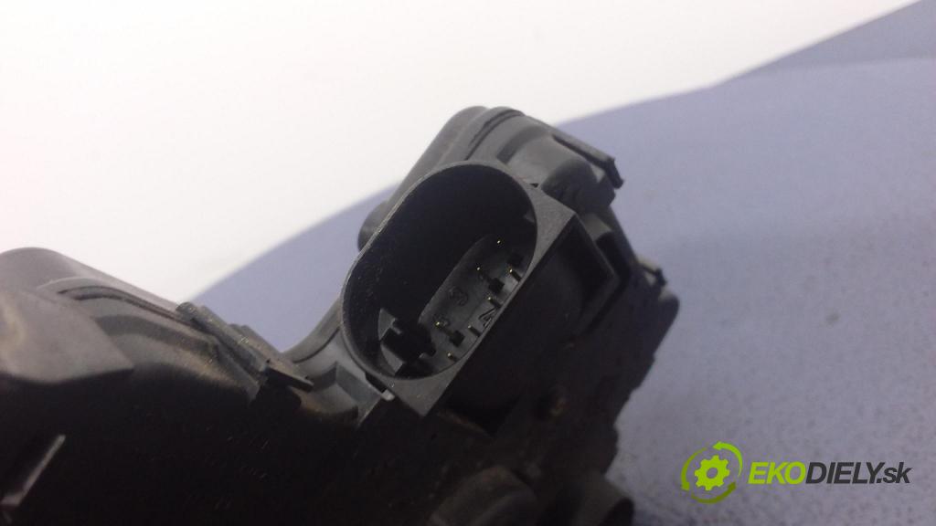 Bmw 318 i 2004 zámok dvere Predné Vľavo: 01