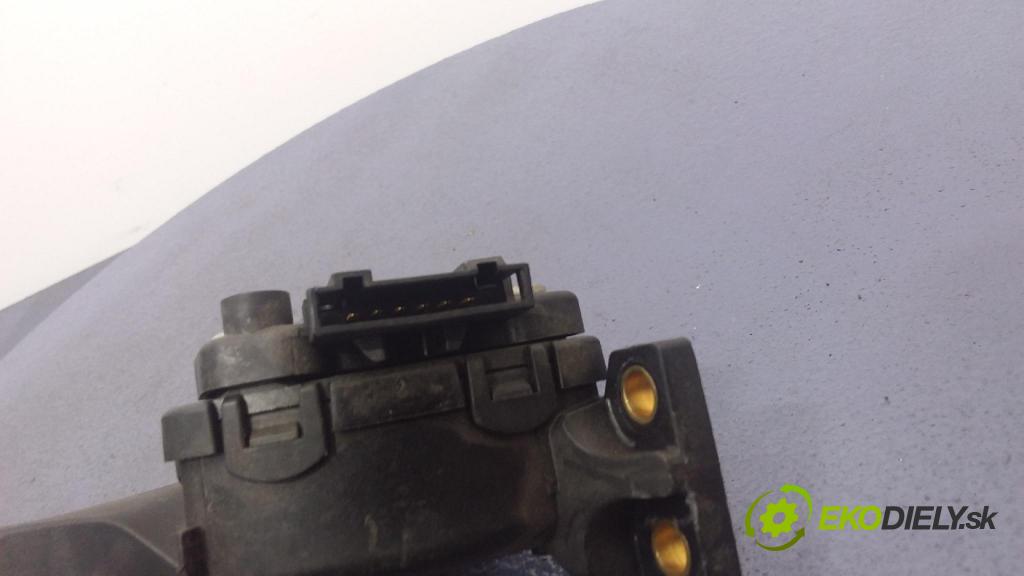 Audi A2 2001 pedal Plyn: 8Z0820043