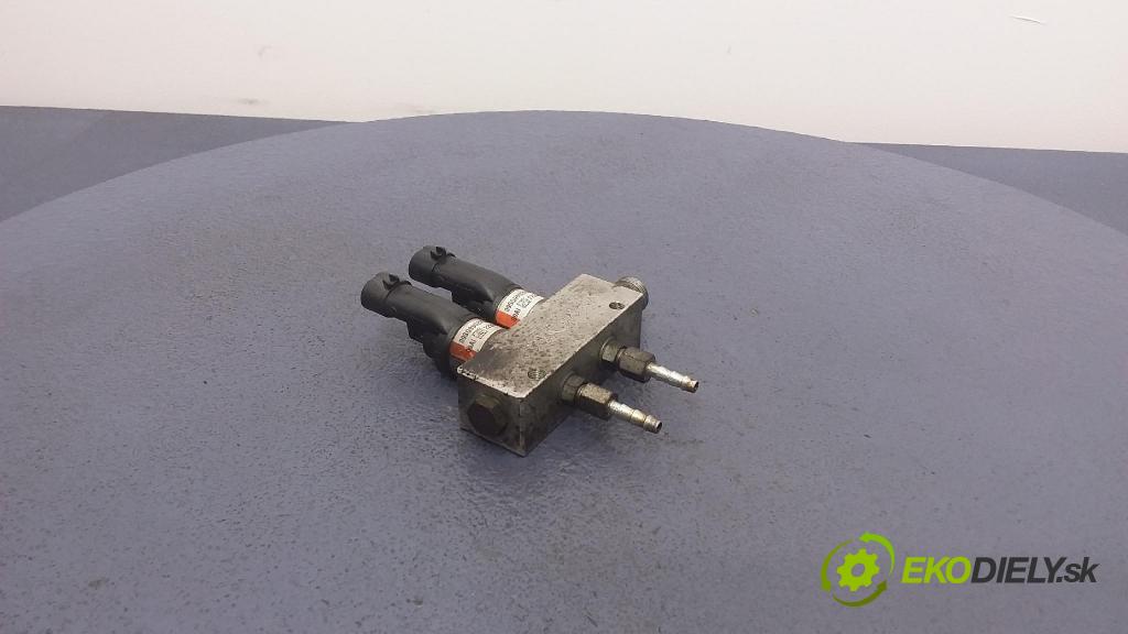 Subaru Legacy 1999 lišta Zásobování 09SQ99020002G