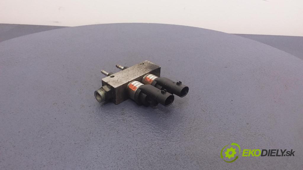 Subaru Legacy 1999 lišta Zásobování 09SQ99020002G