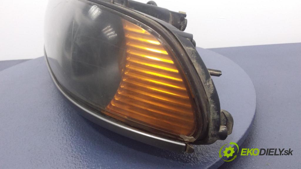 Bmw 530 2002 Reflektor: Vľavo: 01