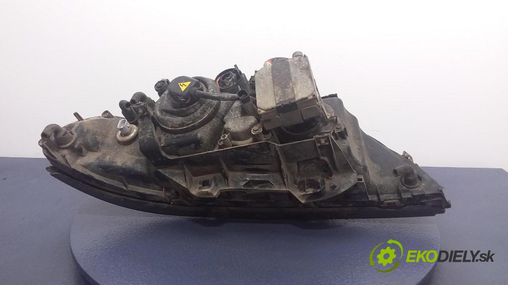 Bmw 530 2002 Reflektor: Vľavo: 01