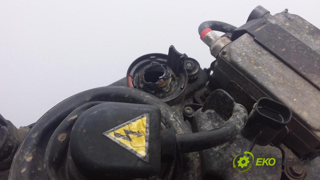 Bmw 530 2002 Reflektor: Vľavo: 01