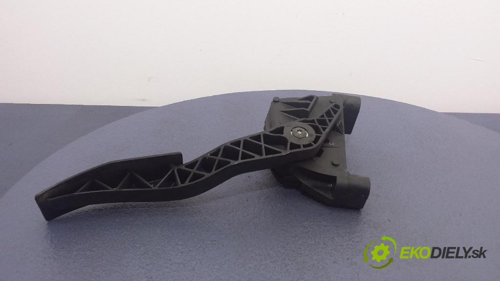 Opel Astra 2005 pedal Plyn: 9157998