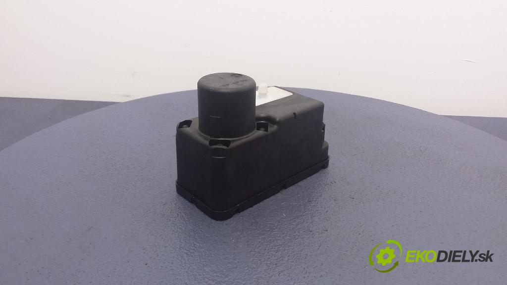 Volkswagen Golf 1996 pompa Centrálny: Zámok: 1H0962257G