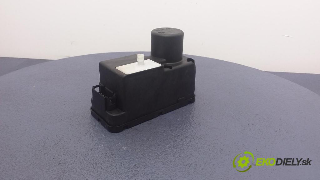 Volkswagen Golf 1996 pompa Centrálny: Zámok: 1H0962257G