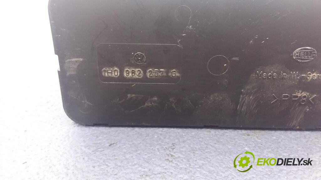 Volkswagen Golf 1996 pompa Centrálny: Zámok: 1H0962257G