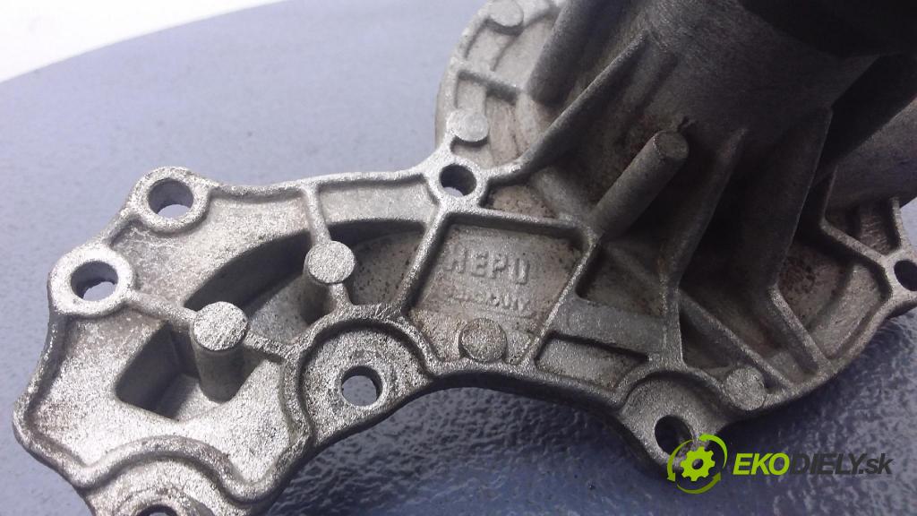 Volkswagen Golf 1996 čerpadlo Voda: 037121031A