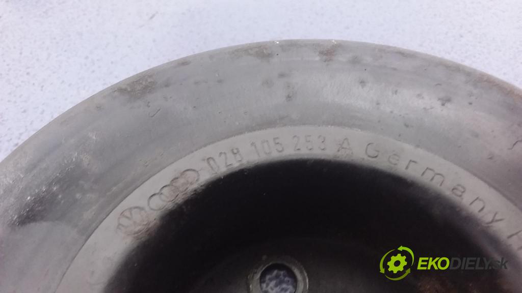 Volkswagen Golf 1996 koleso Pás: 028105253A