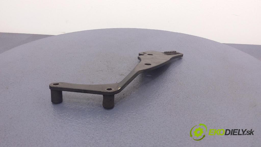 Volkswagen Golf 1996 Vankúš/: držiak Motor: 028145544E