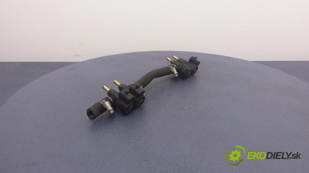 Citroen C5 2006 lišta Zásobování 110R-010081