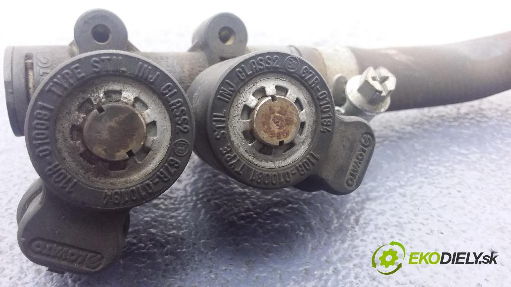 Citroen C5 2006 lišta Zásobování 110R-010081